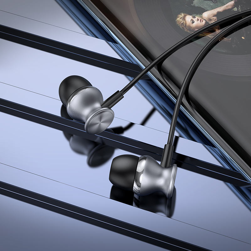 PureBass Wired Earphones with Mic WE-01